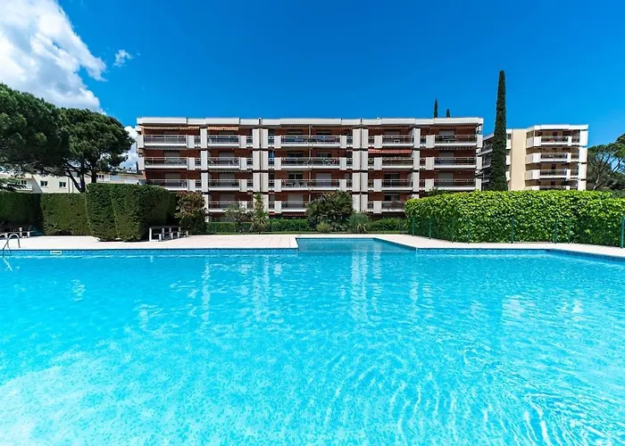 Riviera Piscine, Parking Et Animaux Acceptes *