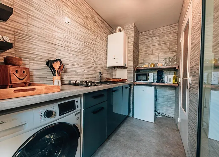 Riviera Piscine, Parking Et Animaux Acceptes *