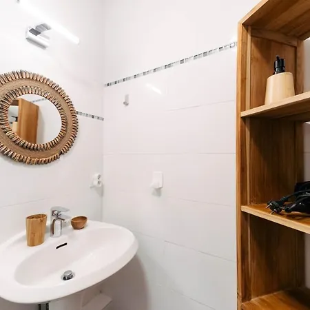 Riviera Piscine Et à Deux Pas Appartement *