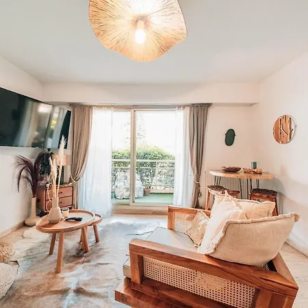 Riviera Piscine Et à Deux Pas Appartement *