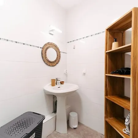 Riviera Piscine Et A Deux Pas *